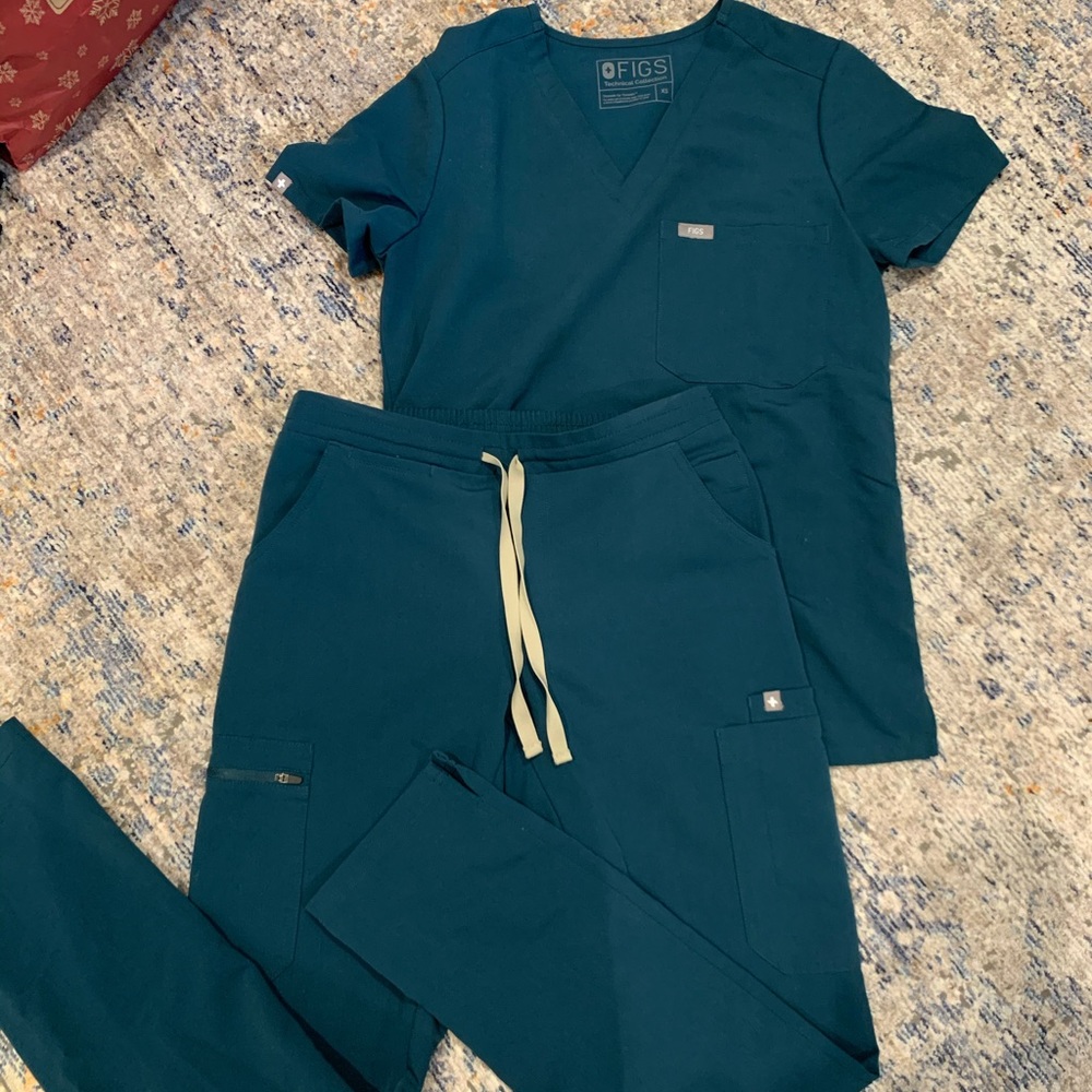 Figs scrubs set